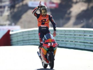 Pedro Acosta pesca el título de campeón de Moto3 ganando en el Algarve